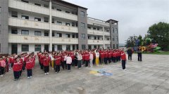 房县五龙小学开展